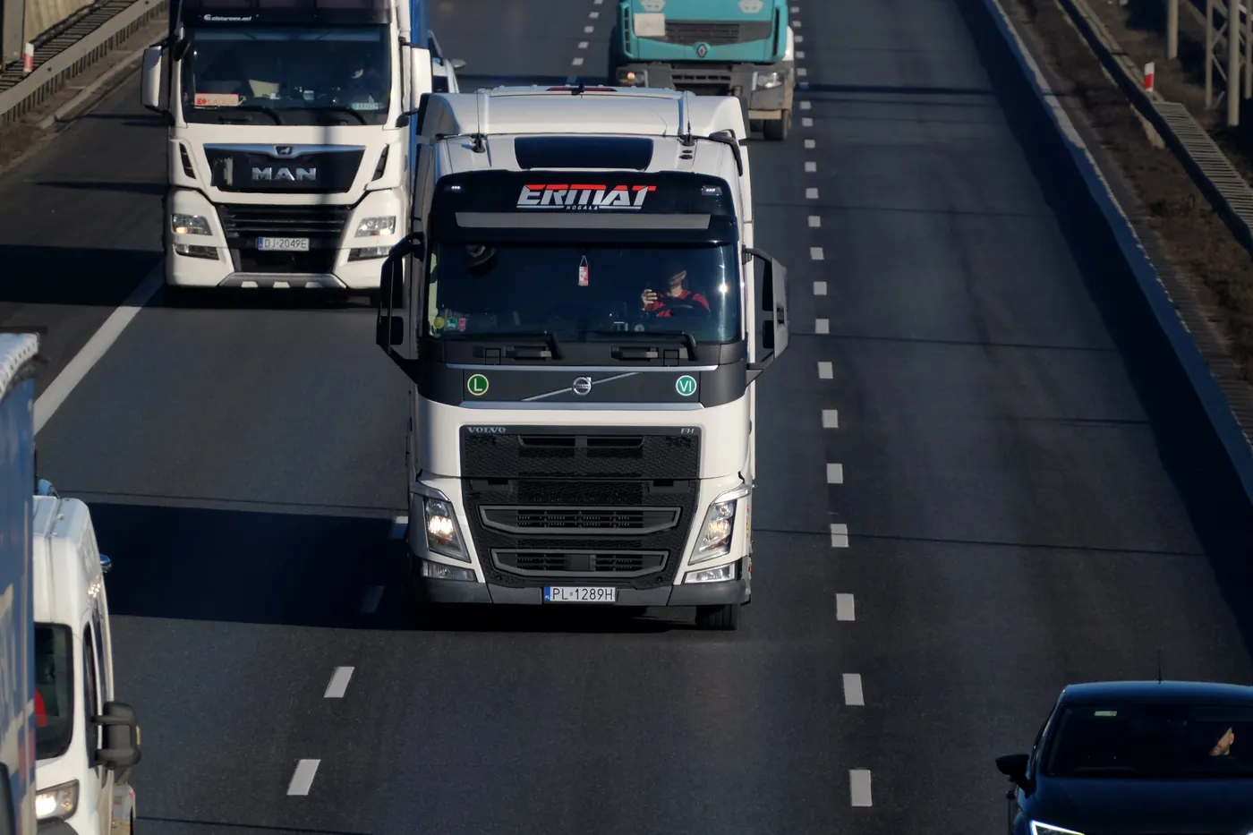 Camions sur autoroute